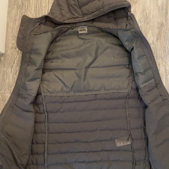 Gymshark Hooded Puffer Vest LIKE NEW. No flaws. - Picture 4 of 5